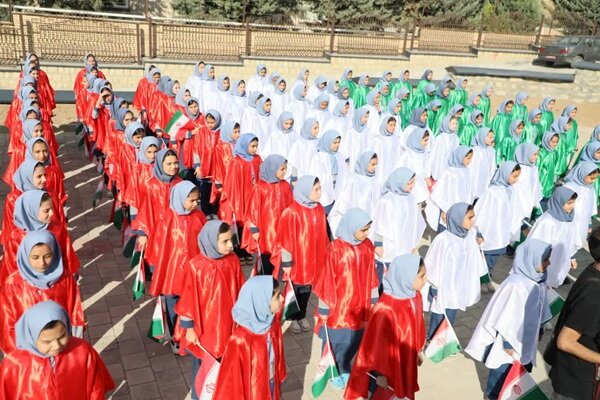 استقبال دانش‌آموزان اسدآبادی با سرود «پرچم» از وزیر آموزش و پرورش