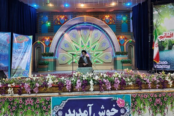 امام جمعه اصفهان: رسالت طلاب به کلاس درس محدود نمیشود