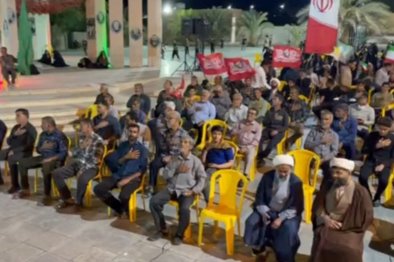 اجتماع مردم انقلابی آبدان در شب ۲۳۴