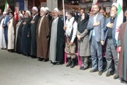 مردم سنندج در اجتماع شبانه از اهمیت حضور در میدان می‌گویند