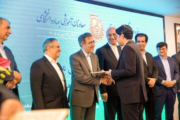 رئیس واحد برتر جهاددانشگاهی کشور در شاخص‌های توسعه آموزشی معرفی شد