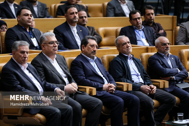 آیین گرامیداشت <a href='https://sayeb.ir/tag/%d8%b1%d9%88%d8%b2-%d9%85%d9%84%db%8c-%d8%b5%d8%a7%d8%af%d8%b1%d8%a7%d8%aa'></div>روز ملی صادرات</a>