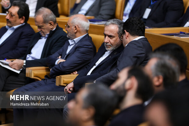 آیین گرامیداشت <a href='https://sayeb.ir/tag/%d8%b1%d9%88%d8%b2-%d9%85%d9%84%db%8c-%d8%b5%d8%a7%d8%af%d8%b1%d8%a7%d8%aa'></div>روز ملی صادرات</a>