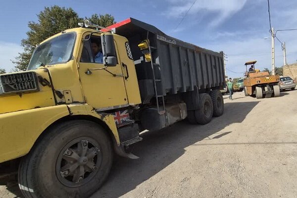 ۳۳۰۰ مترمربع از معابر روستای آبیک سفلی آسفالت شد