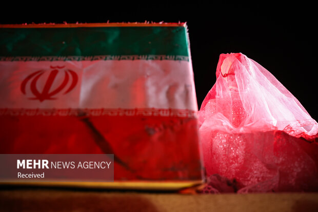 رونمایی از بیلبورد متفاوت میدان تجریش؛ <a href='https://sayeb.ir/tag/%d8%aa%d8%b1%d8%a7%d9%85%d9%be'></div>ترامپ</a> زندانی شد!