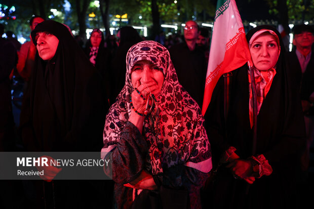 رونمایی از بیلبورد متفاوت میدان تجریش؛ <a href='https://sayeb.ir/tag/%d8%aa%d8%b1%d8%a7%d9%85%d9%be'></div>ترامپ</a> زندانی شد!
