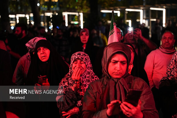 رونمایی از بیلبورد متفاوت میدان تجریش؛ <a href='https://sayeb.ir/tag/%d8%aa%d8%b1%d8%a7%d9%85%d9%be'></div>ترامپ</a> زندانی شد!