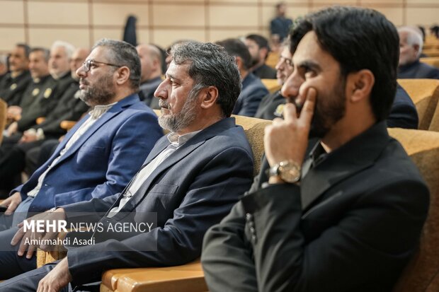تجلیل از <a href='https://sayeb.ir/tag/%d9%85%d8%ac%db%8c%d8%af-%d9%85%d8%ac%db%8c%d8%af%db%8c'></div>مجید مجیدی</a> در جوار بارگاه منور رضوی
