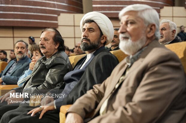 تجلیل از <a href='https://sayeb.ir/tag/%d9%85%d8%ac%db%8c%d8%af-%d9%85%d8%ac%db%8c%d8%af%db%8c'></div>مجید مجیدی</a> در جوار بارگاه منور رضوی