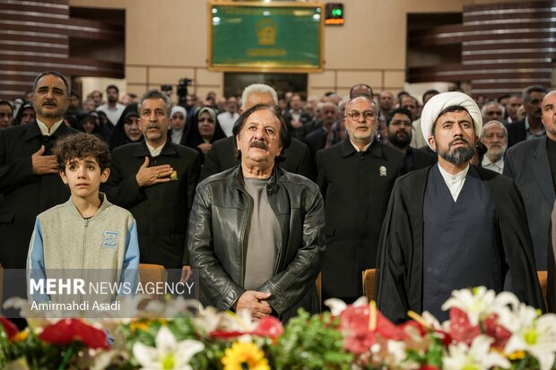 تجلیل از <a href='https://sayeb.ir/tag/%d9%85%d8%ac%db%8c%d8%af-%d9%85%d8%ac%db%8c%d8%af%db%8c'></div>مجید مجیدی</a> در جوار بارگاه منور رضوی