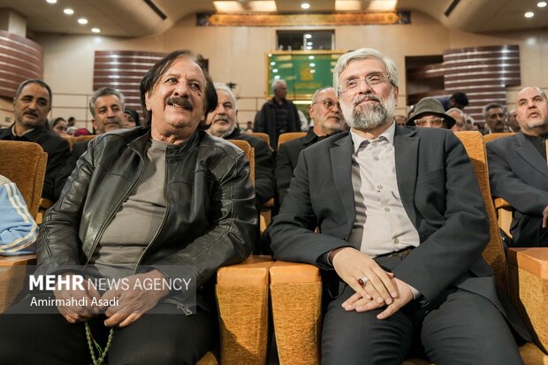 تجلیل از <a href='https://sayeb.ir/tag/%d9%85%d8%ac%db%8c%d8%af-%d9%85%d8%ac%db%8c%d8%af%db%8c'></div>مجید مجیدی</a> در جوار بارگاه منور رضوی