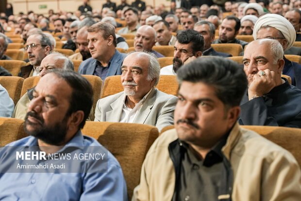 تجلیل از <a href='https://sayeb.ir/tag/%d9%85%d8%ac%db%8c%d8%af-%d9%85%d8%ac%db%8c%d8%af%db%8c'></div>مجید مجیدی</a> در جوار بارگاه منور رضوی