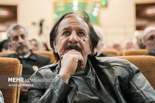 تجلیل از <a href='https://sayeb.ir/tag/%d9%85%d8%ac%db%8c%d8%af-%d9%85%d8%ac%db%8c%d8%af%db%8c'></div>مجید مجیدی</a> در جوار بارگاه منور رضوی