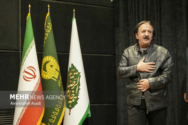 تجلیل از <a href='https://sayeb.ir/tag/%d9%85%d8%ac%db%8c%d8%af-%d9%85%d8%ac%db%8c%d8%af%db%8c'></div>مجید مجیدی</a> در جوار بارگاه منور رضوی