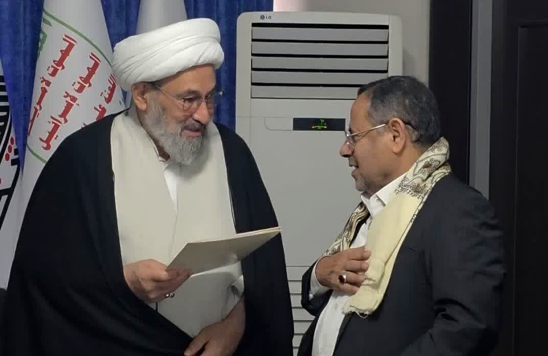 تقدیم پیام رهبر انصار الله یمن به دبیرکل جمعیت دفاع از ملت فلسطین