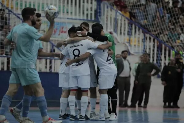 جنگ صدرنشینی در لیگ فوتسال؛ رقبا چشم به لغزش گهر زمین دوختهاند