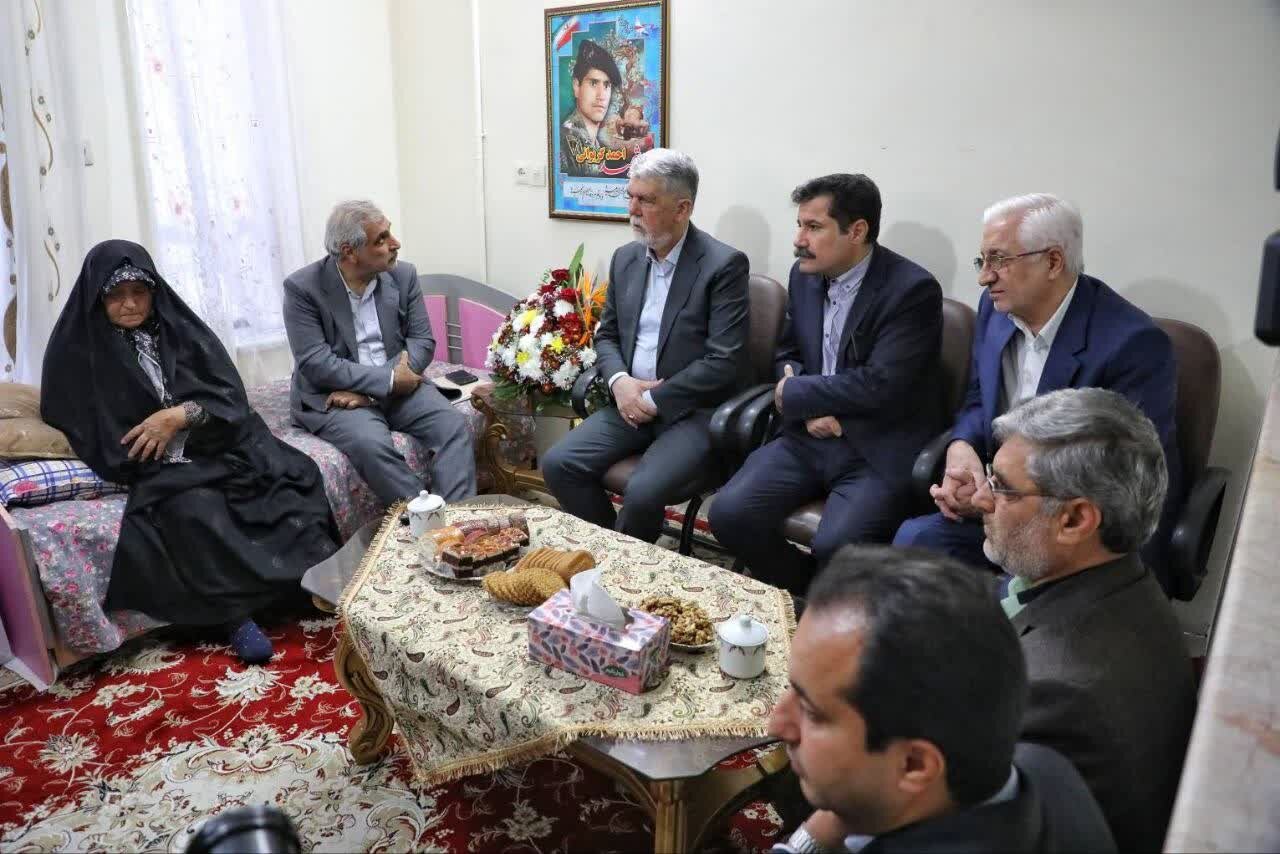 وزیر ارشاد: مسیر هنری شهید گریوانی برای ما درسآموز است