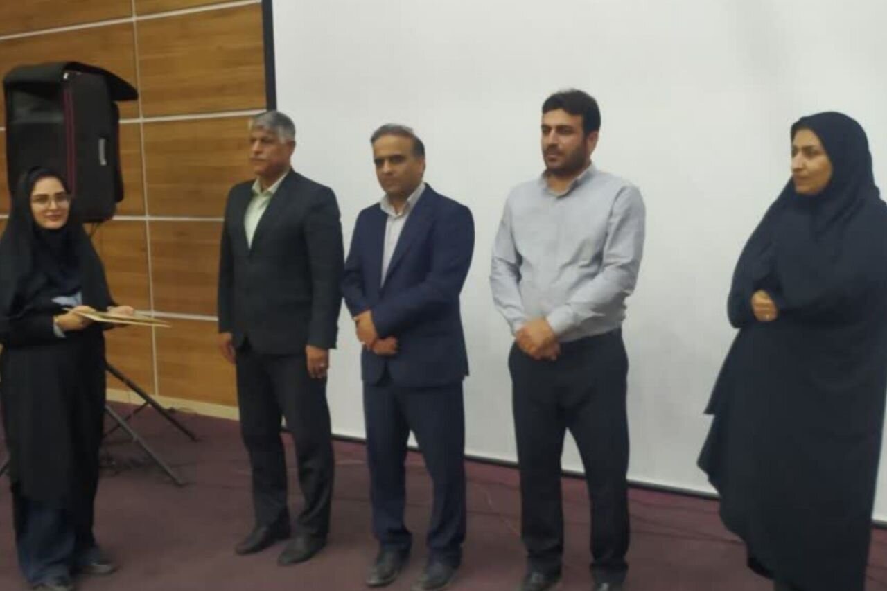 همایش تجلیل از مدیران مدارس گناوه برگزار شد