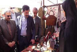 معاون رئیس‌جمهور از دهکده نساجی سنتی رویین اسفراین بازدید کرد
