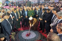 کلنگ احداث مجموعه حبوبات آذرشهر با اعتبار یک همت به زمین زده شد