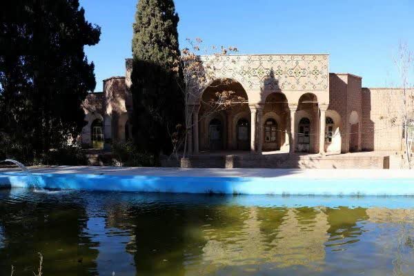 عمارت شرکت فرش کرمان؛ یک دهه وعده و بلاتکلیفی