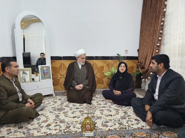 تقدیر نماینده ولیفقیه در کردستان از علمای اهل سنت روستای انجمنه تقدیر نماینده ولیفقیه در کردستان از علمای اهل سنت روستای انجمنه