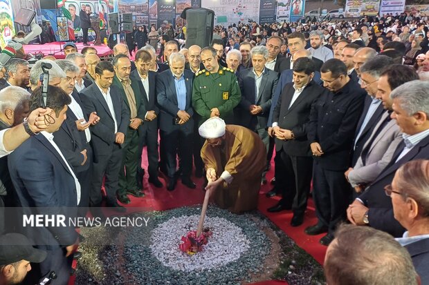 کلنگ احداث مجموعه حبوبات آذرشهر با اعتبار یک همت به زمین زده شد