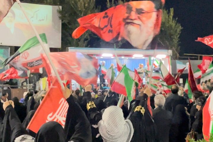 اجتماع شبانه تبریزی‌ها؛ نمایش همبستگی و ایستادگی در برابر دشمن