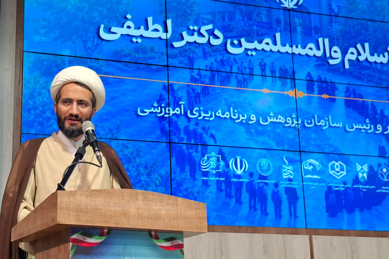 هویت رشته معارف باید از علوم انسانی متمایز شود