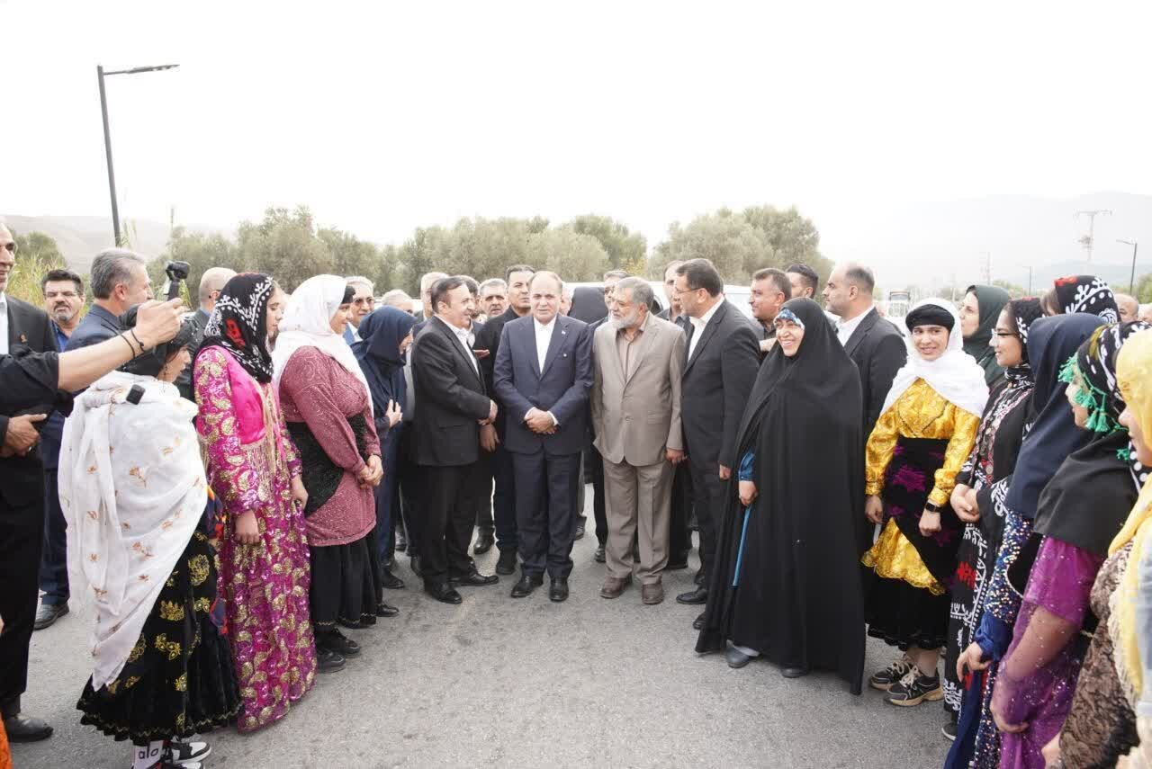 وزیر جهاد کشاورزی با استقبال مردم وارد طارم سفلی شد