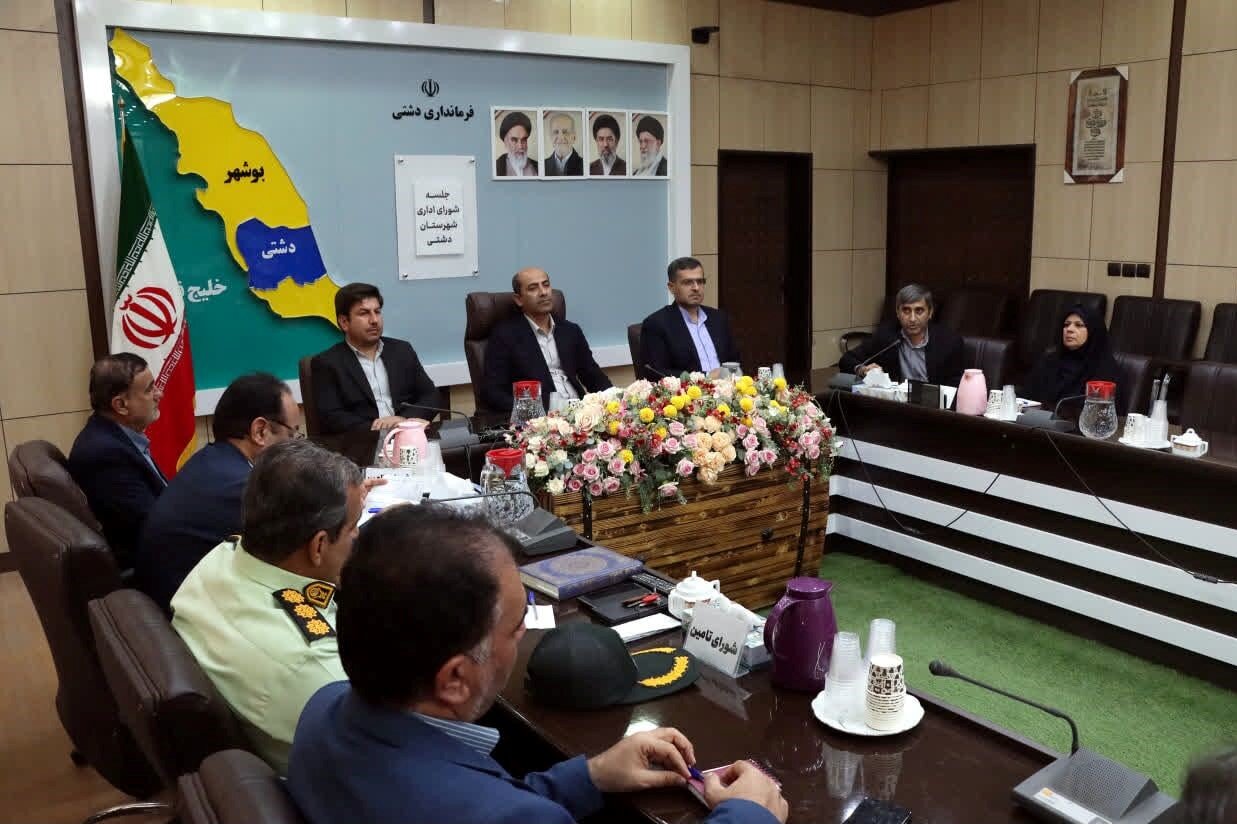 فرماندار دشتی:یافتن راهکارهای قانونی برای حل مشکلات اولویت مدیران باشد فرماندار دشتی:یافتن راهکارهای قانونی برای حل مشکلات اولویت مدیران باشد