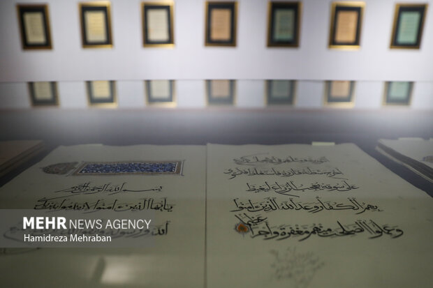 نمایشگاه کتابت <a href='https://sayeb.ir/tag/%d9%82%d8%b1%d8%a2%d9%86-%da%a9%d8%b1%db%8c%d9%85'></div>قرآن کریم</a> به قلم استاد <a href='https://sayeb.ir/tag/%d9%85%d8%ad%d9%85%d8%af-%d8%a7%d8%ad%d8%b5%d8%a7%db%8c%db%8c'>محمد احصایی</a>
