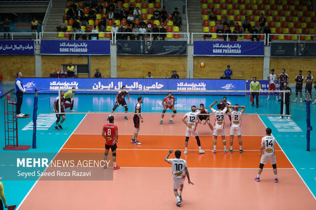 مسابقه <a href='https://sayeb.ir/tag/%d9%88%d8%a7%d9%84%db%8c%d8%a8%d8%a7%d9%84'></div>والیبال</a> پرسپولیس و مقاومت <a href='https://sayeb.ir/tag/%d8%b4%d9%87%d8%b1%d8%af%d8%a7%d8%b1%db%8c-%d8%aa%d8%a8%d8%b1%db%8c%d8%b2'>شهرداری تبریز</a>