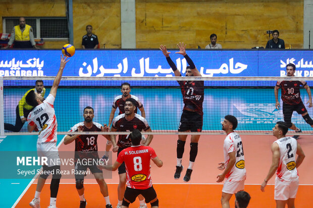 مسابقه <a href='https://sayeb.ir/tag/%d9%88%d8%a7%d9%84%db%8c%d8%a8%d8%a7%d9%84'></div>والیبال</a> پرسپولیس و مقاومت <a href='https://sayeb.ir/tag/%d8%b4%d9%87%d8%b1%d8%af%d8%a7%d8%b1%db%8c-%d8%aa%d8%a8%d8%b1%db%8c%d8%b2'>شهرداری تبریز</a>