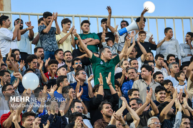 لیگ برتر فوتبال -  استقلال و چادرملو