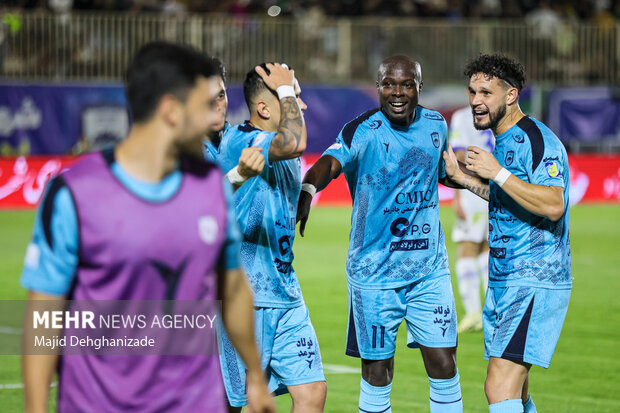 لیگ برتر فوتبال -  استقلال و چادرملو