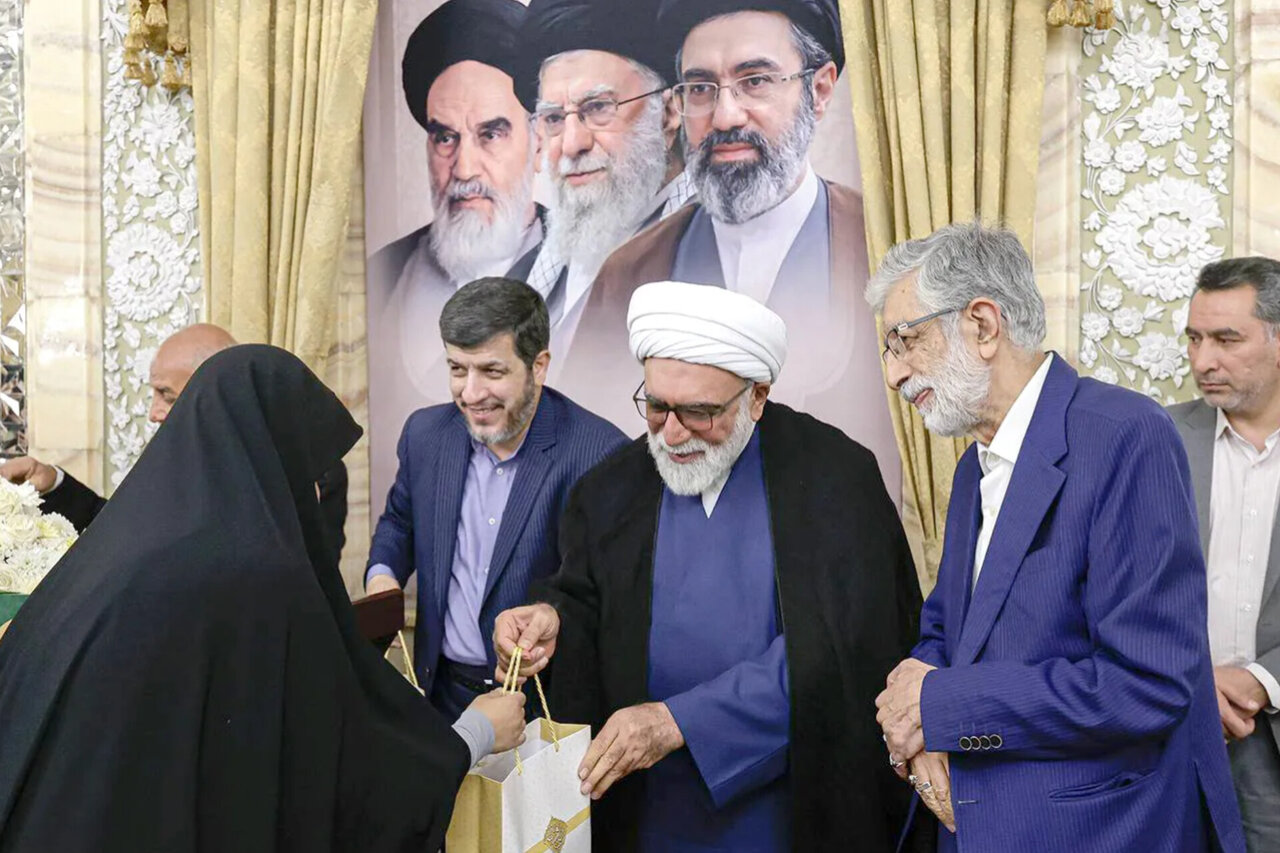 تجلیل از ۶۰ نخبه مدالآور المپیادهای علمی و نفرات برتر کنکور در مشهد تجلیل از ۶۰ نخبه مدالآور المپیادهای علمی و نفرات برتر کنکور در مشهد