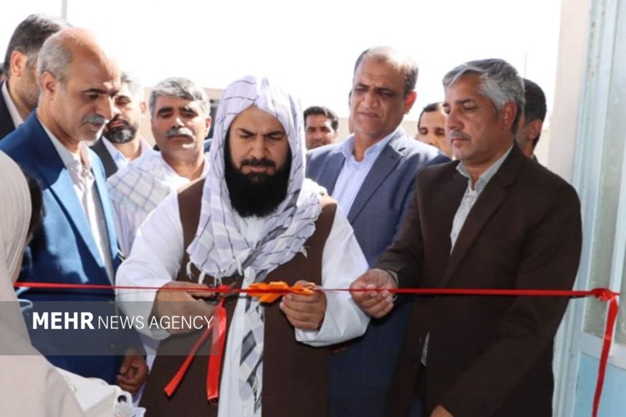مدرسه ۶ کلاسه «گلها» در شهرستان هیرمند به بهرهبرداری رسید
