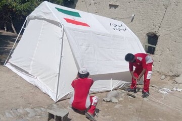 امدادرسانی هلال‌ احمر به ۲۳ خانوار آسیب‌دیده از سیل نیکشهر و قصرقند