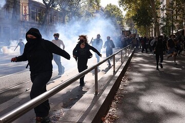 پلیس فرانسه با گاز اشک‌آور تجمع دانشجویان در لیون را متفرق کرد