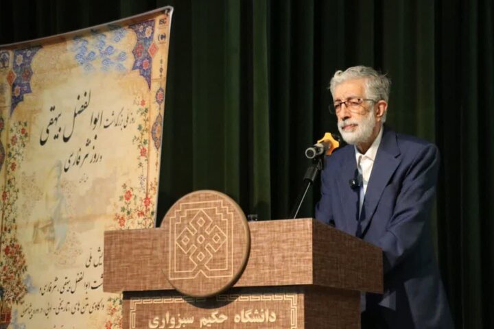 حدادعادل: ابوالفضل بیهقی پشتوانه ای برای زبان فارسی است