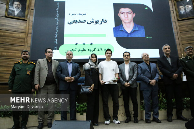 تجلیل از رتبه های برتر کنکور 1405 در بجنورد
