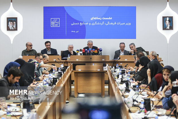 نشست خبری وزیر <a href='https://sayeb.ir/tag/%d9%85%db%8c%d8%b1%d8%a7%d8%ab-%d9%81%d8%b1%d9%87%d9%86%da%af%db%8c'></div>میراث فرهنگی</a>، گردشگری و صنایعدستی