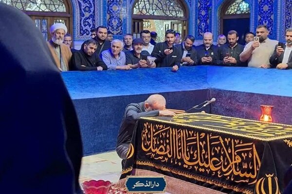 پزشکیان به زیارت امام رضا (ع) مشرف شد؛ ادای احترام به مزار رهبر شهید