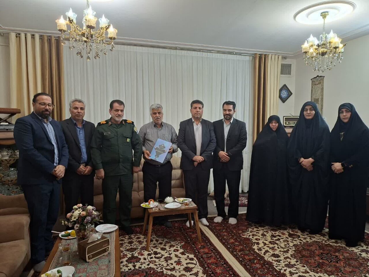 تجلیل از خانواده خلبان شهید ورزشکار در هفته تربیت بدنی