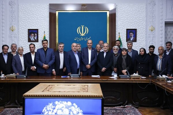 پزشکیان: عملکرد رانندگان در جنگ ۴۰روزه جلوهای از تعهد ملی بود پزشکیان: عملکرد رانندگان در جنگ ۴۰روزه جلوهای از تعهد ملی بود