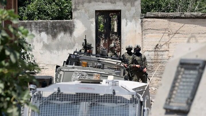 Israeli forces raid 400 points in West Bank, 2,200 displaced
