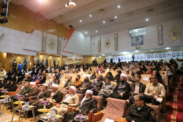 عکاس خبرگزاری مهر کردستان در همایش ملی بانوی کرد تجلیل شد