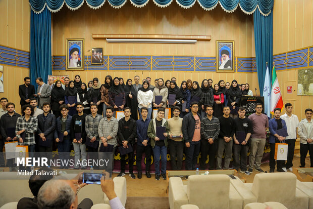 تجلیل از نفرات برتر کنکور۱۴۰۵ در گیلان
