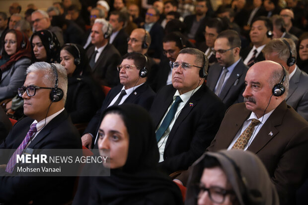نشست تخصصی «نقش شهید کمال خرازی در اجماع سازی سیاست خارجی»